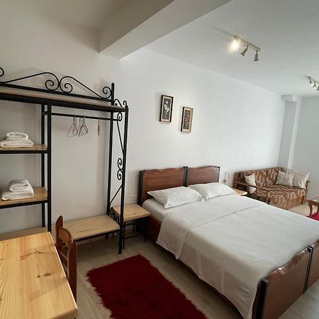 Bujtina Liana Voskopoje Hotel Екстериор снимка