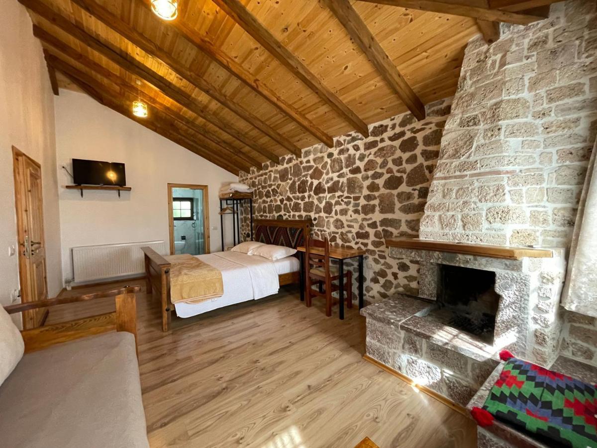 Bujtina Liana Voskopoje Hotel Екстериор снимка