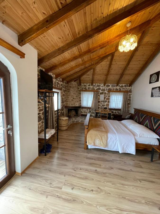 Bujtina Liana Voskopoje Hotel Екстериор снимка