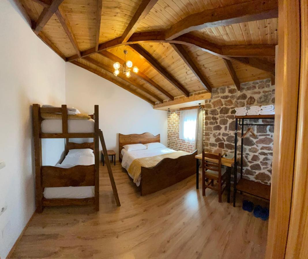 Bujtina Liana Voskopoje Hotel Екстериор снимка