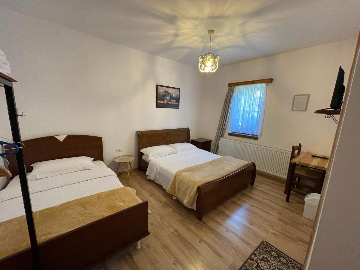 Bujtina Liana Voskopoje Hotel Екстериор снимка