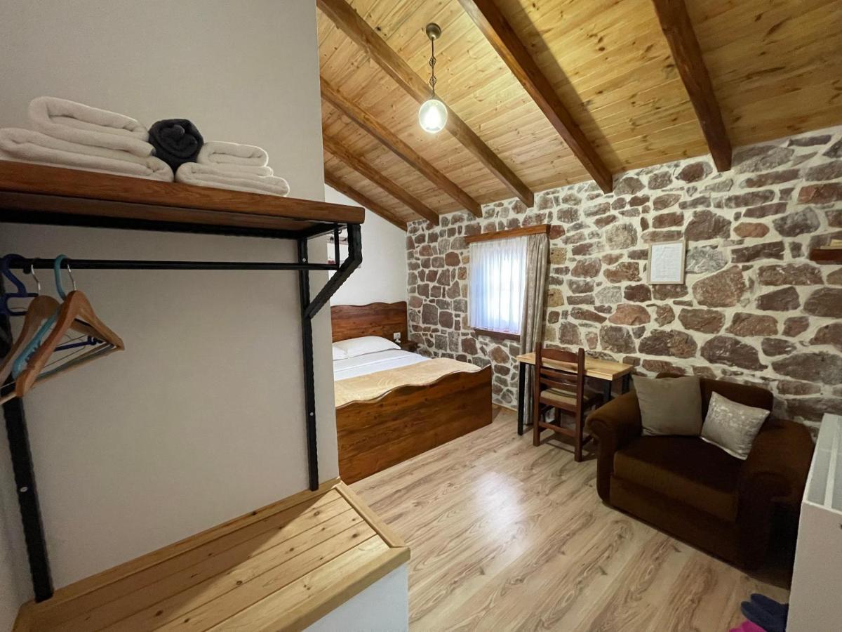 Bujtina Liana Voskopoje Hotel Екстериор снимка