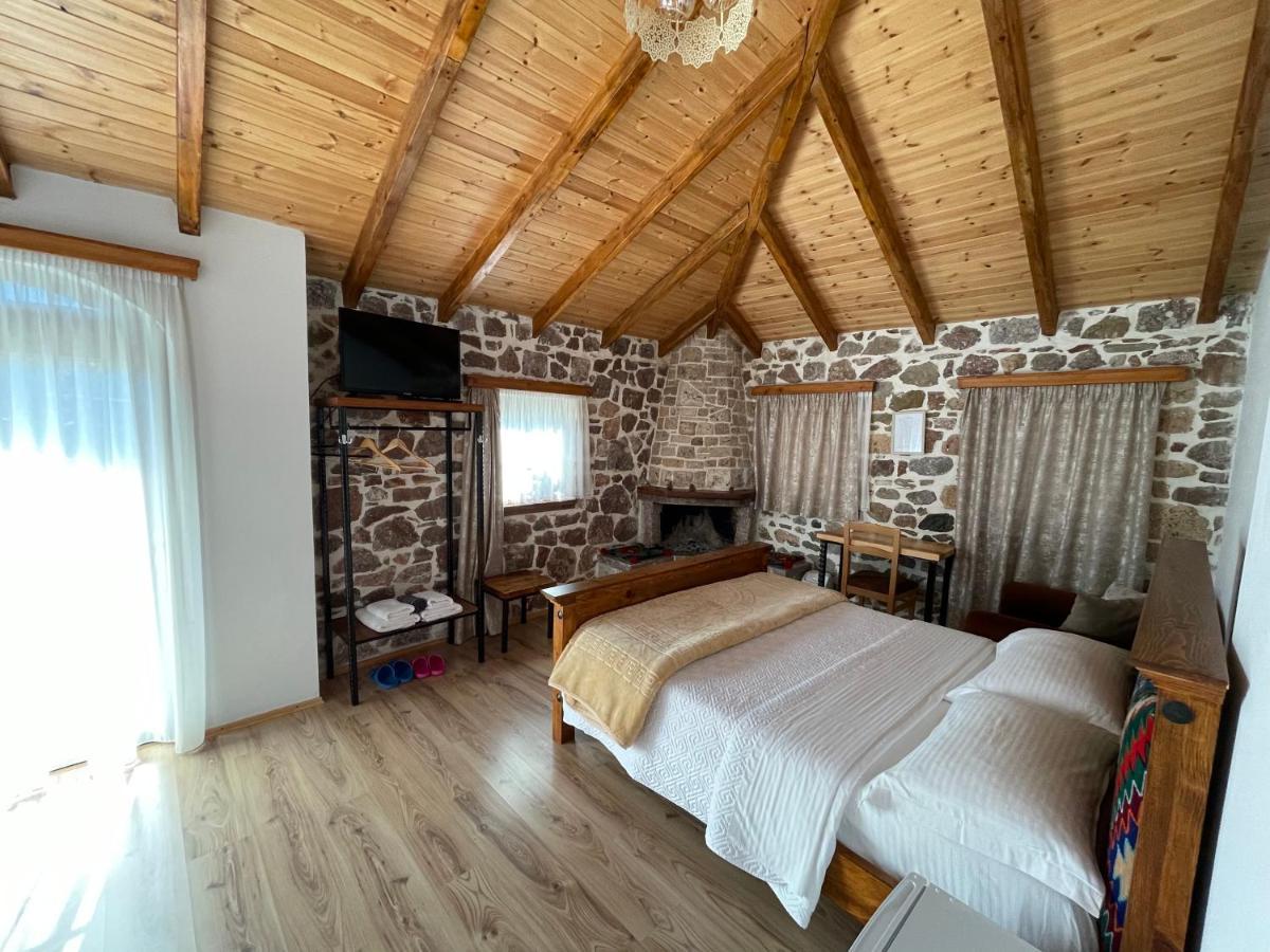 Bujtina Liana Voskopoje Hotel Екстериор снимка