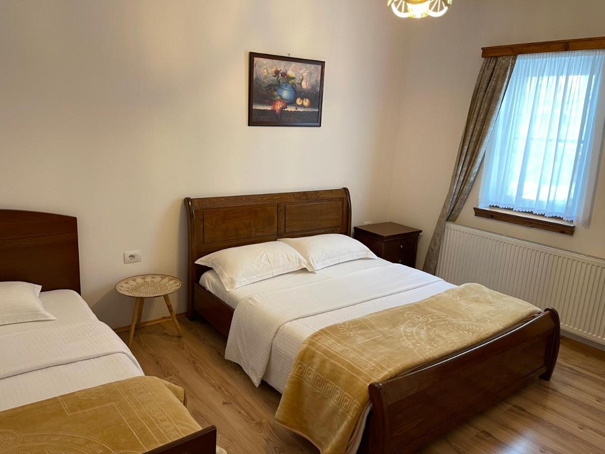 Bujtina Liana Voskopoje Hotel Екстериор снимка