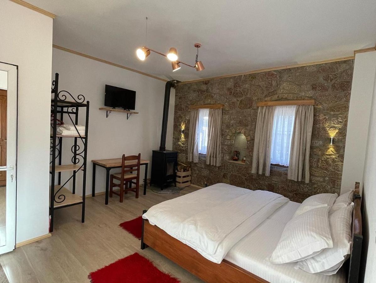 Bujtina Liana Voskopoje Hotel Екстериор снимка