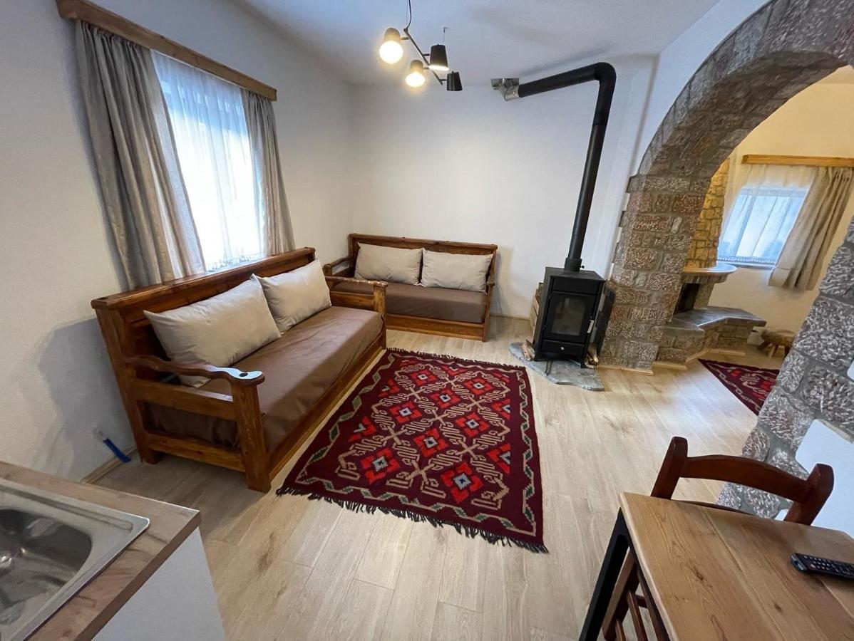 Bujtina Liana Voskopoje Hotel Екстериор снимка