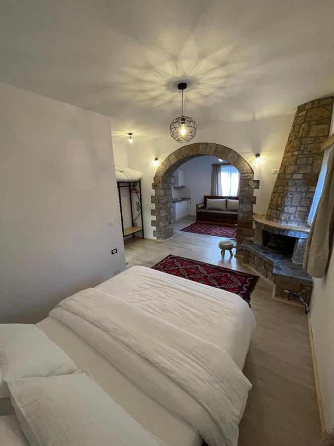 Bujtina Liana Voskopoje Hotel Екстериор снимка