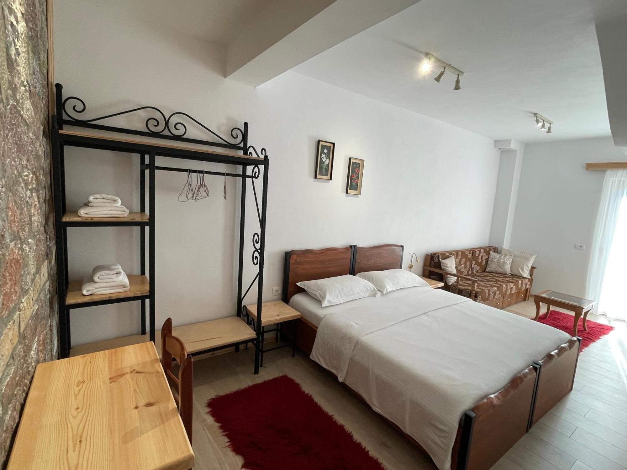 Bujtina Liana Voskopoje Hotel Екстериор снимка