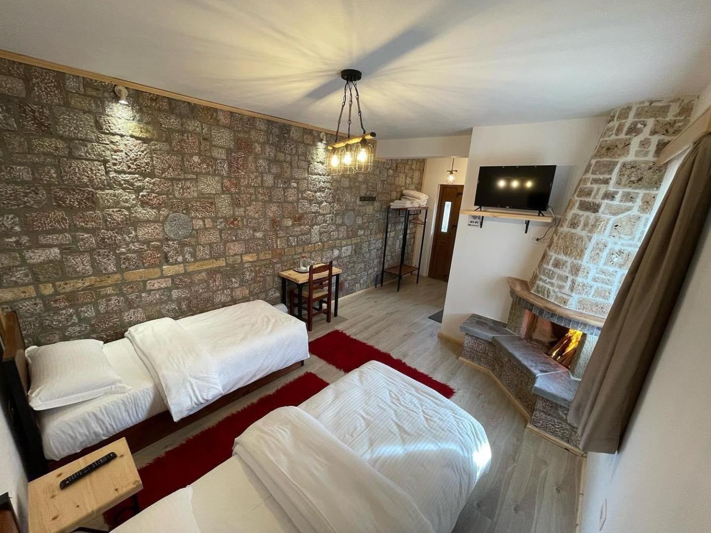 Bujtina Liana Voskopoje Hotel Екстериор снимка