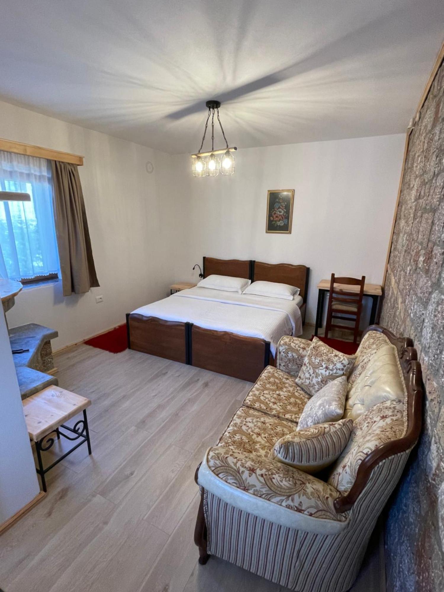 Bujtina Liana Voskopoje Hotel Екстериор снимка