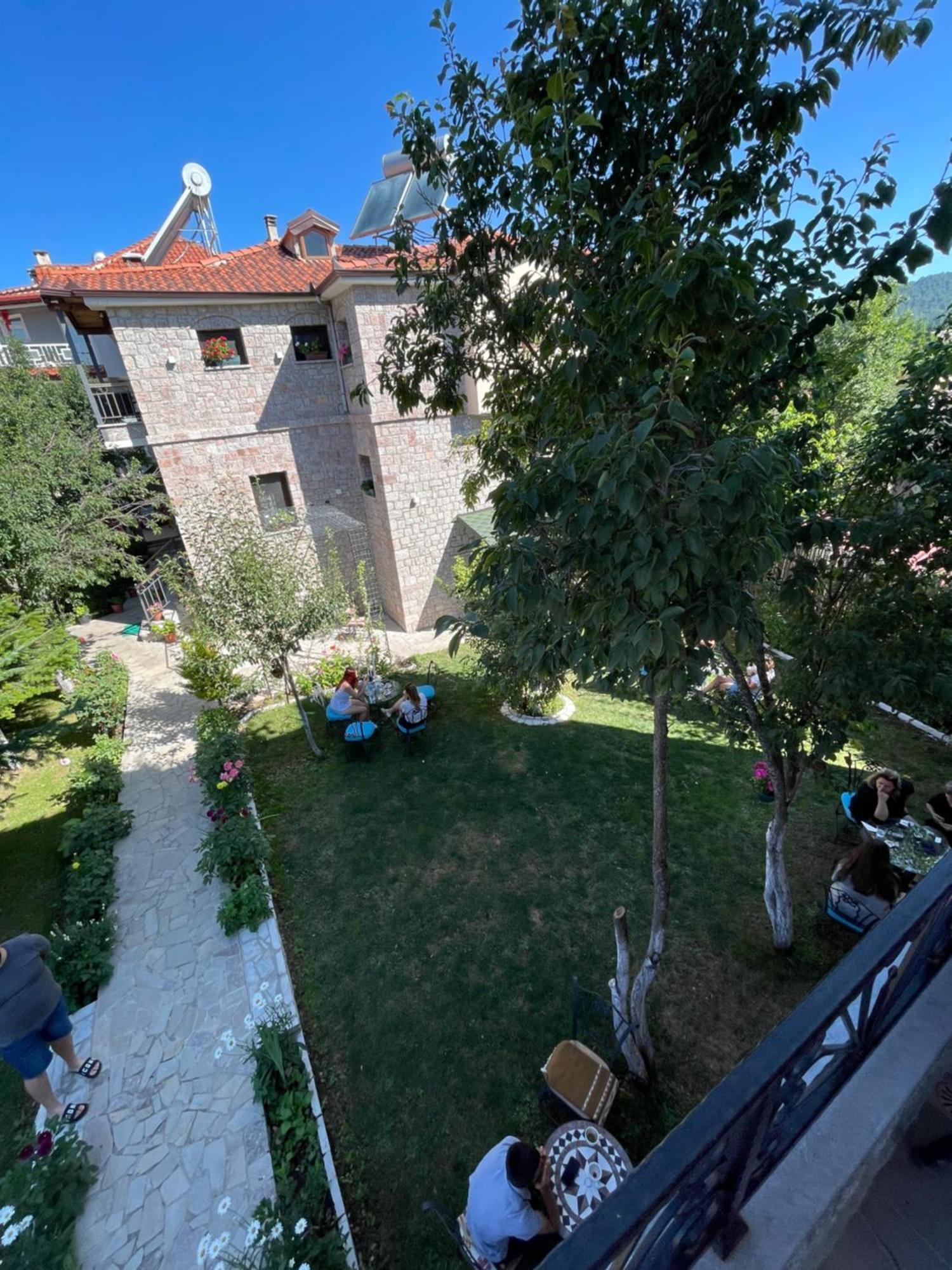 Bujtina Liana Voskopoje Hotel Екстериор снимка